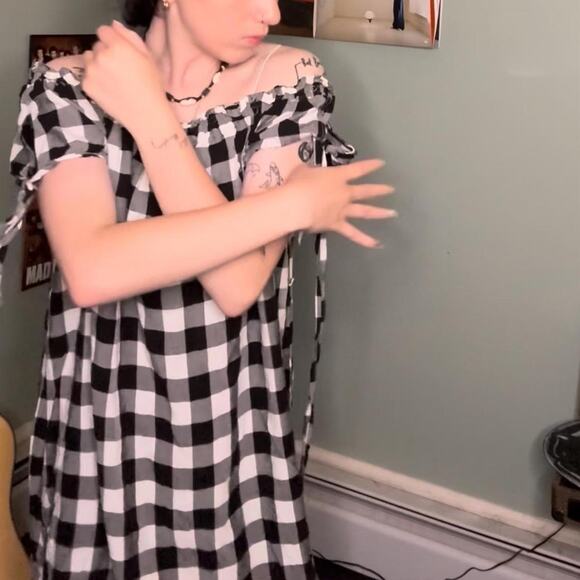 Black and white checkered Loft dress with tie up sleeves - Picture 5 of 5